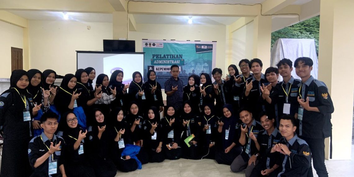 PELATIHAN KEPEMIMPINAN DAN ADMINISTRASI